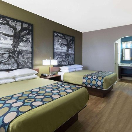 ซูเปอร์ 8 บาย วินด์แฮม ซานอันโตนิโอ เนียร์ ฟอร์ตแซมฮุสตัน Motel ภายนอก รูปภาพ