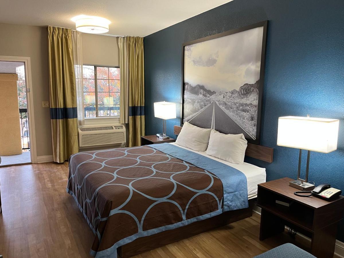 ซูเปอร์ 8 บาย วินด์แฮม ซานอันโตนิโอ เนียร์ ฟอร์ตแซมฮุสตัน Motel ภายนอก รูปภาพ