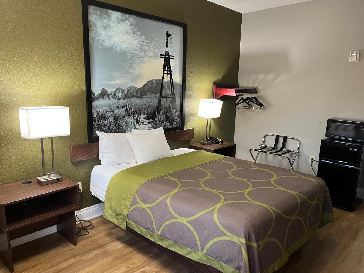 ซูเปอร์ 8 บาย วินด์แฮม ซานอันโตนิโอ เนียร์ ฟอร์ตแซมฮุสตัน Motel ภายนอก รูปภาพ