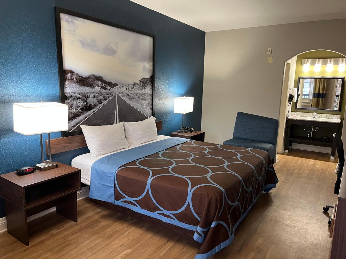 ซูเปอร์ 8 บาย วินด์แฮม ซานอันโตนิโอ เนียร์ ฟอร์ตแซมฮุสตัน Motel ภายนอก รูปภาพ