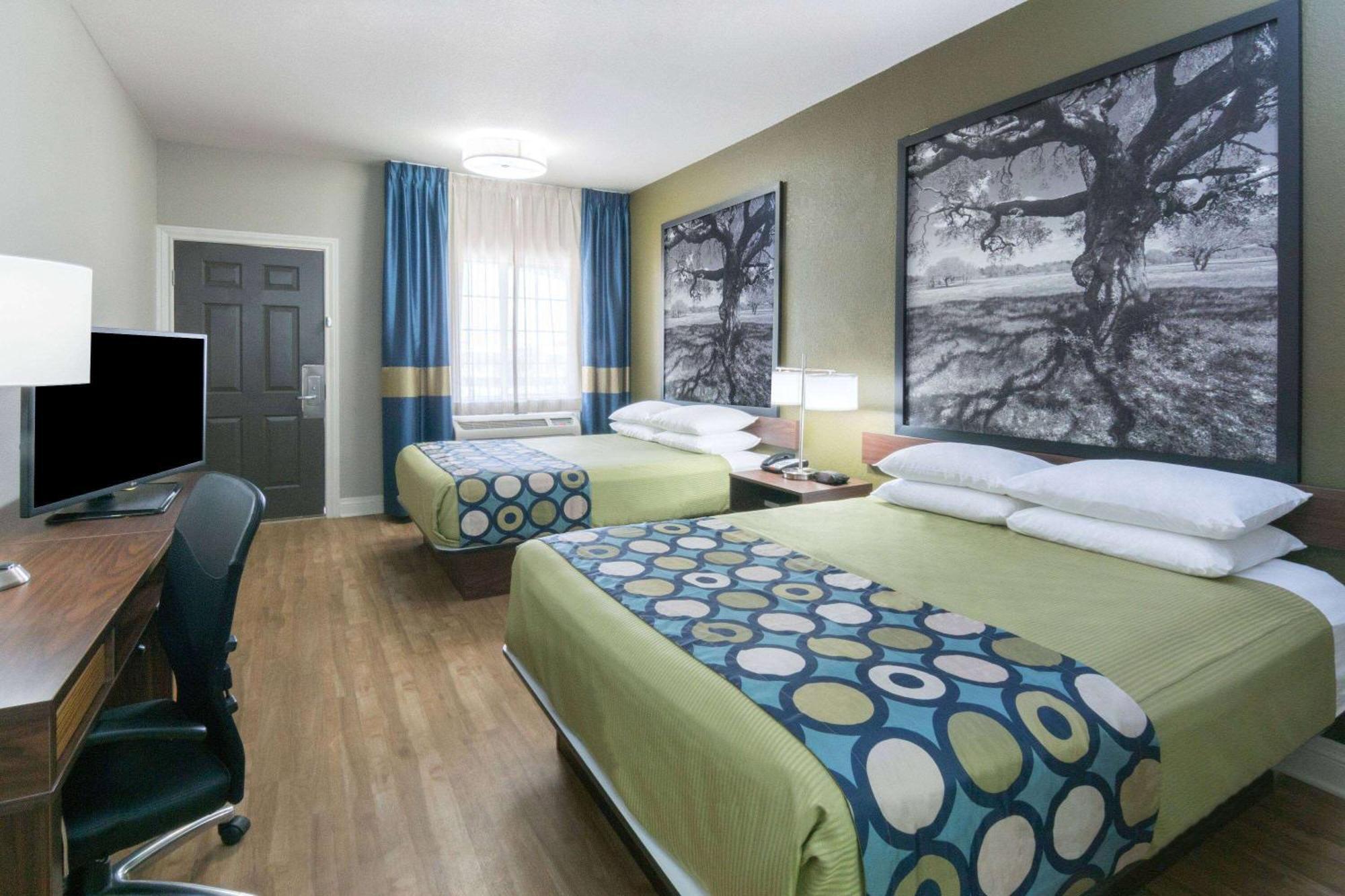 ซูเปอร์ 8 บาย วินด์แฮม ซานอันโตนิโอ เนียร์ ฟอร์ตแซมฮุสตัน Motel ภายนอก รูปภาพ